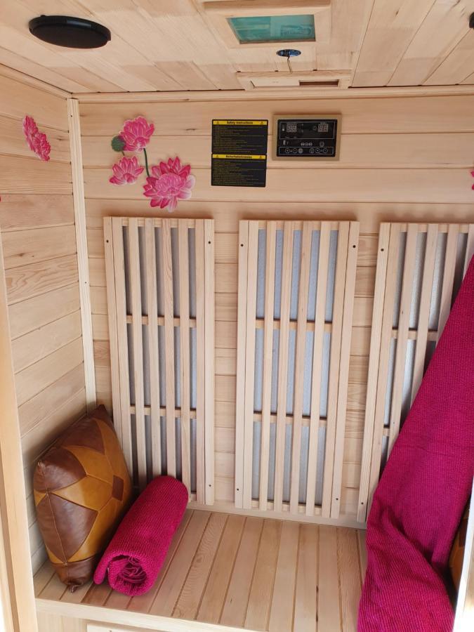 Mirt With Hottub & Sauna Holiday home *
